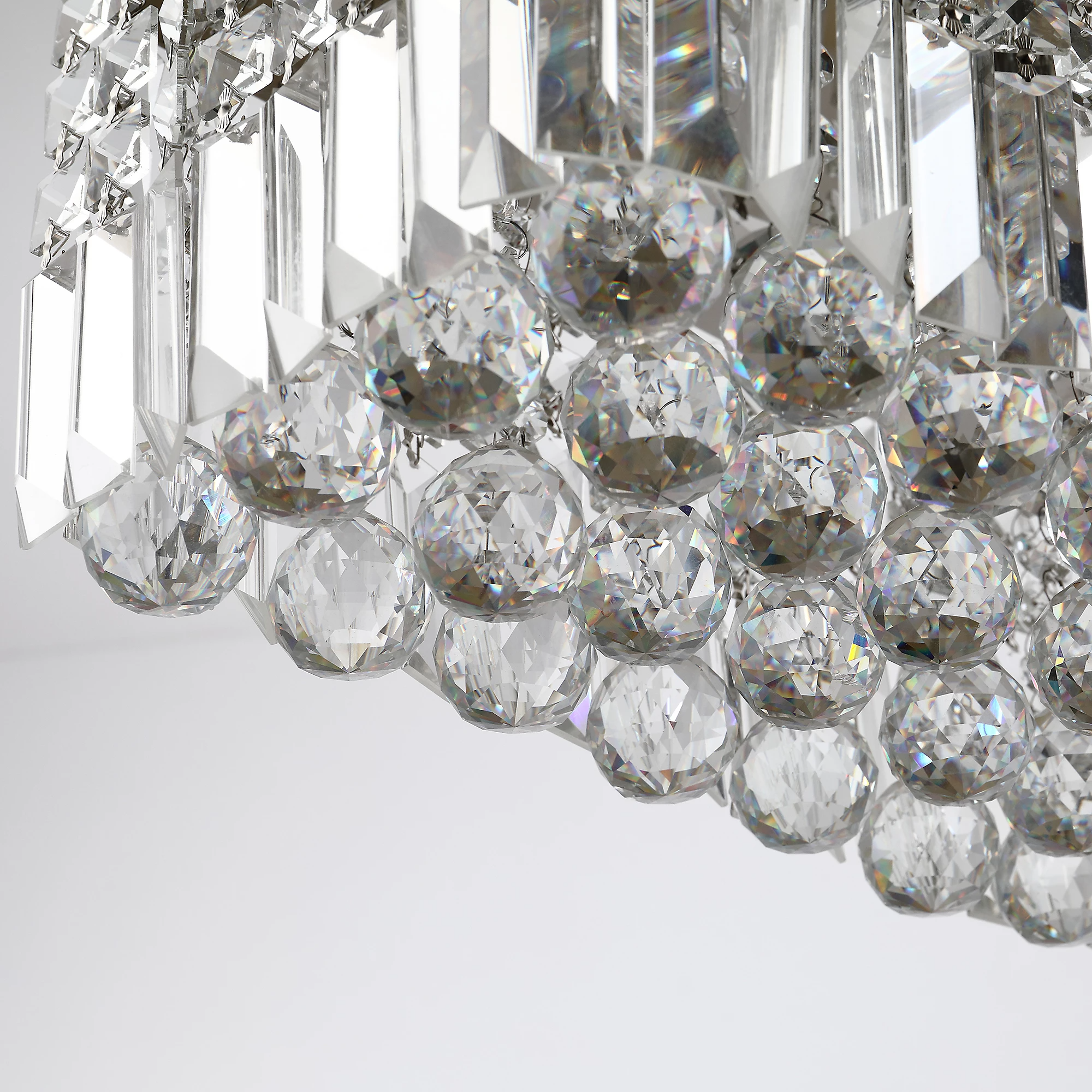 Modern and elegant K9 crystal chandelier with simple appearance