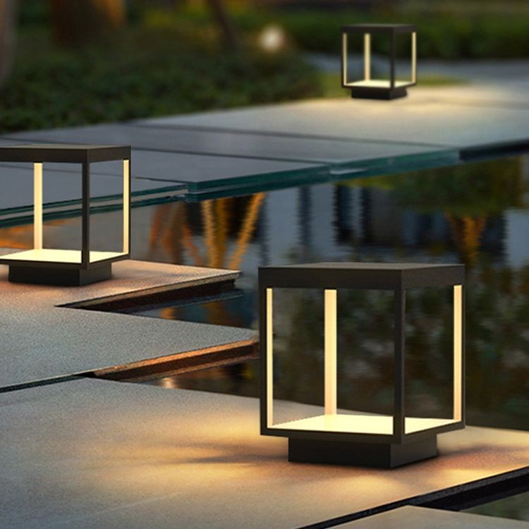 YD114- solar Pillar lamp Metal Square Shape Outdoor Light Modern Style 